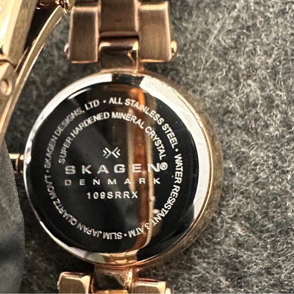 Skagen Denmark Vintage Women’s Watch Restored Gold Color With Crystals - Picture 7 of 11
